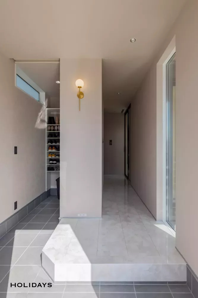 ■理想の上がり框を実現するならHOLIDAYS