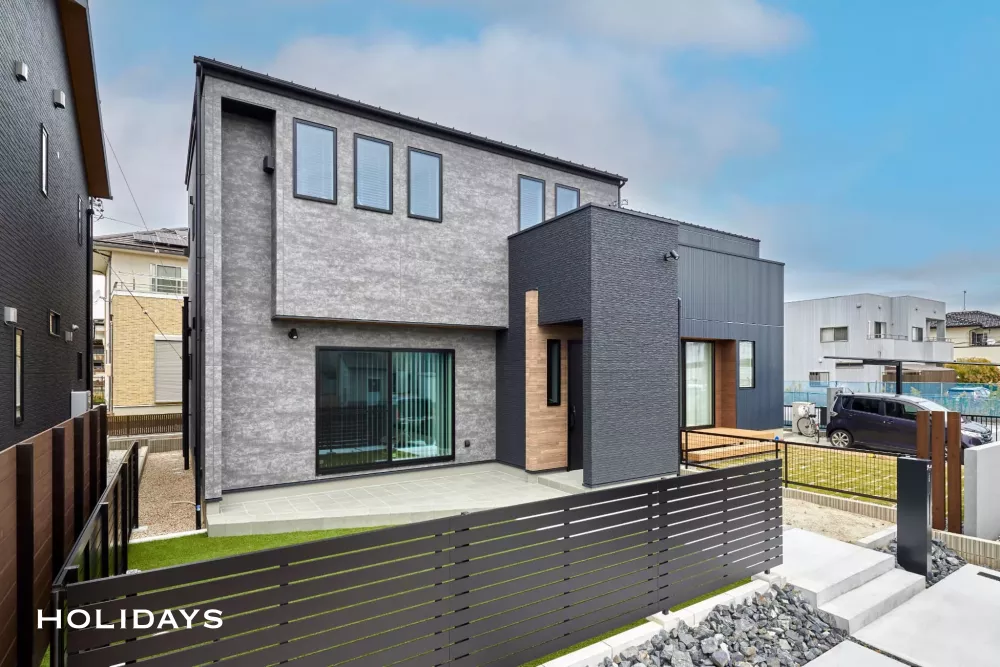 ■理想のグレー外観にするならHOLIDAYS