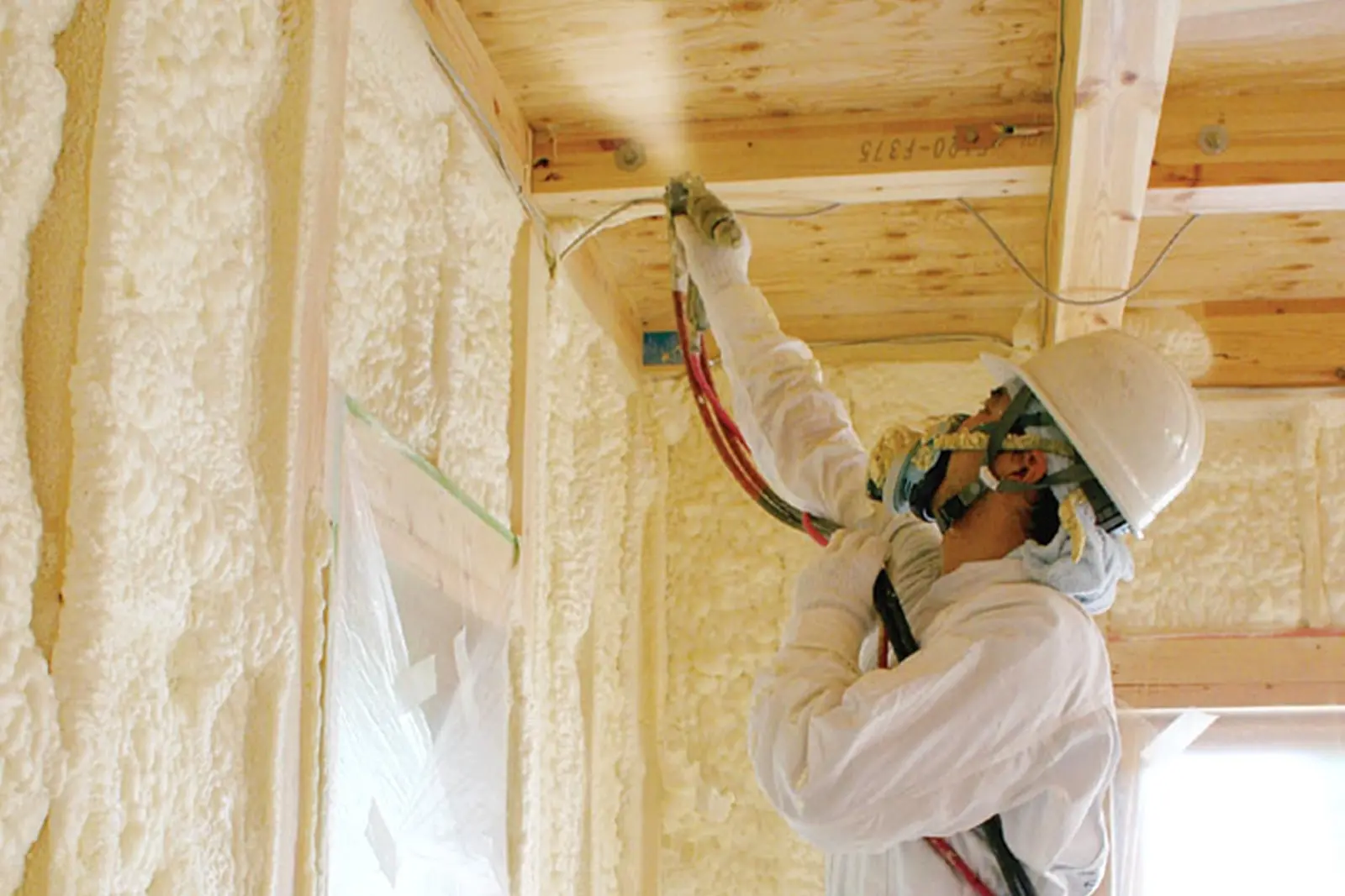 ■吹き付け断熱とは？