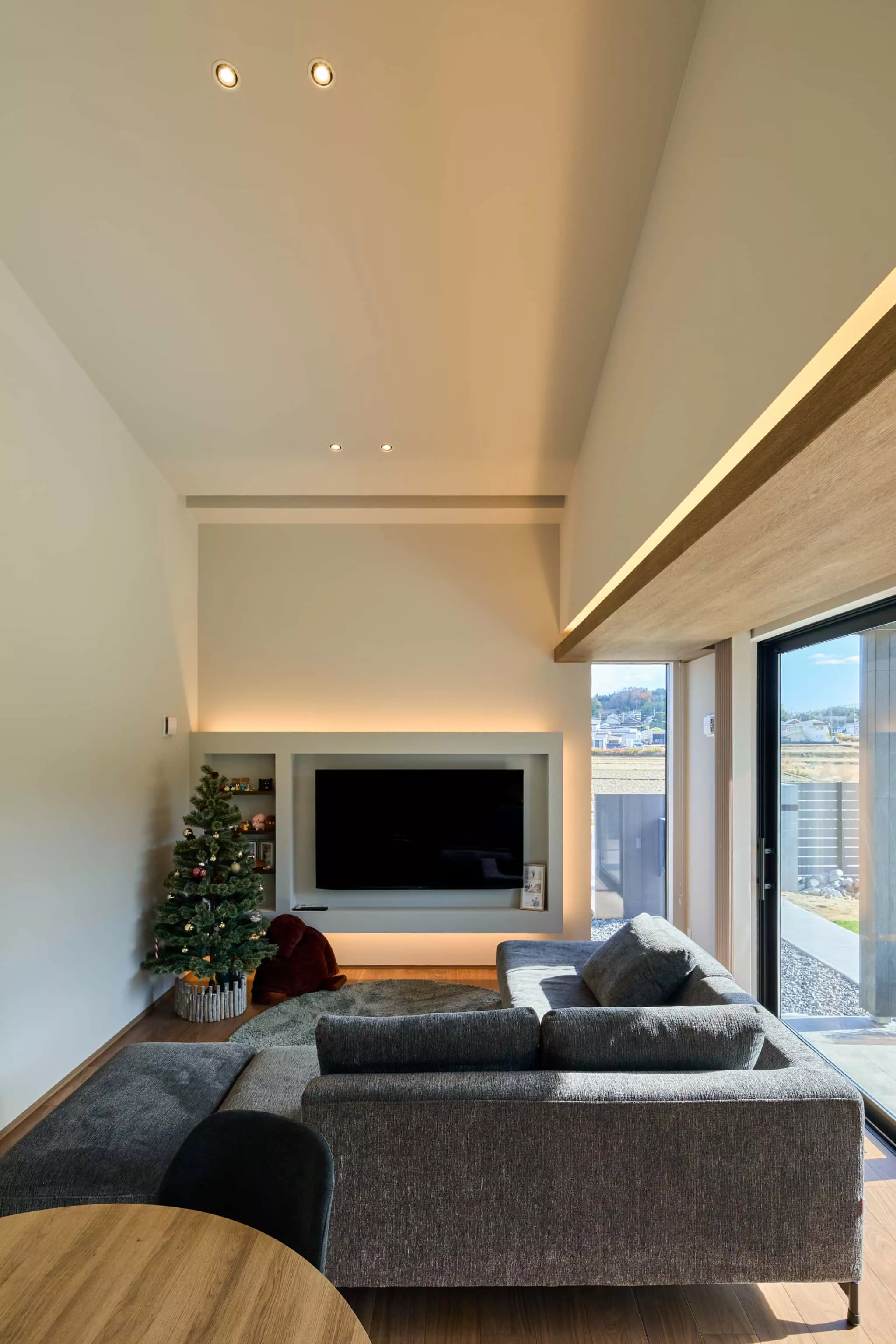 勾配天井×間接照明で、心ほどける癒しの空間