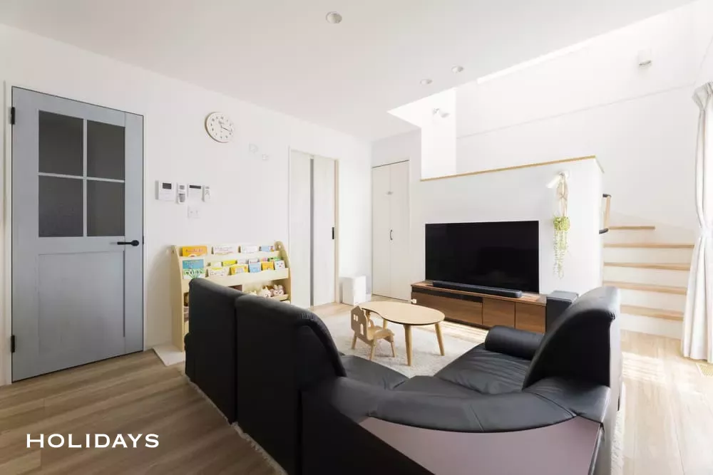 ガレージスペースで趣味を満喫するカントリーテイストの家