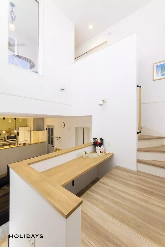 ガレージスペースで趣味を満喫するカントリーテイストの家