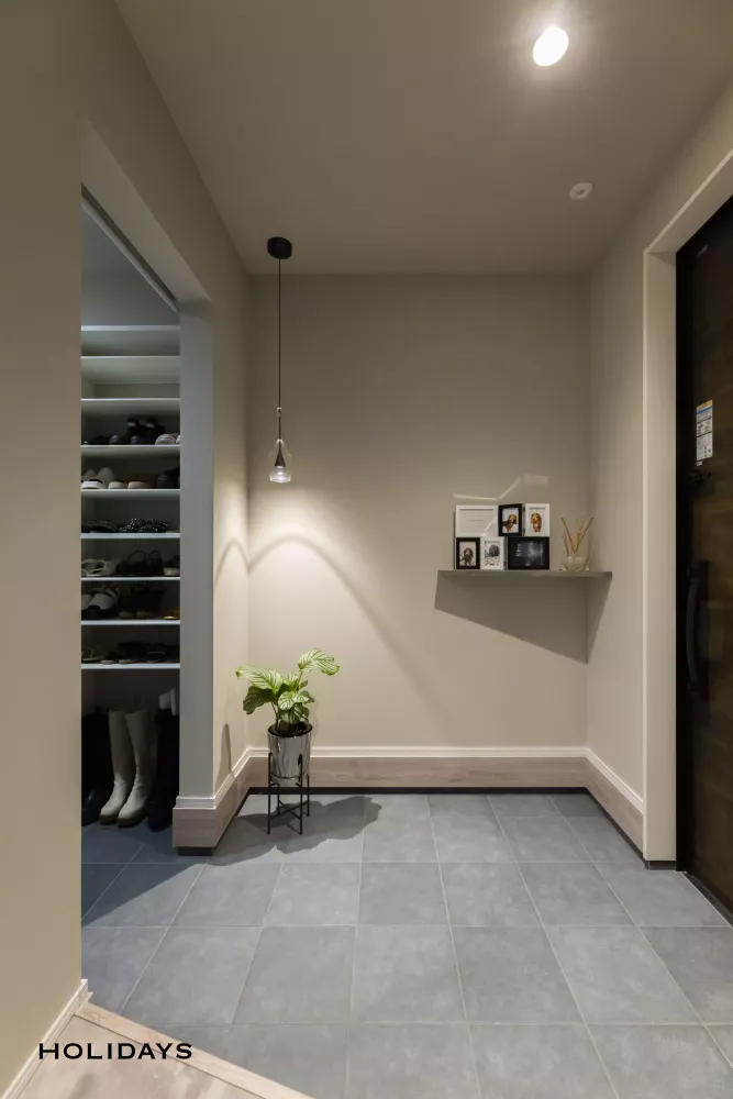 ホテルライクとモダンを掛け合わせた、ダークトーンの落ち着いた家