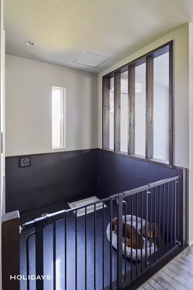 ホテルライクとモダンを掛け合わせた、ダークトーンの落ち着いた家