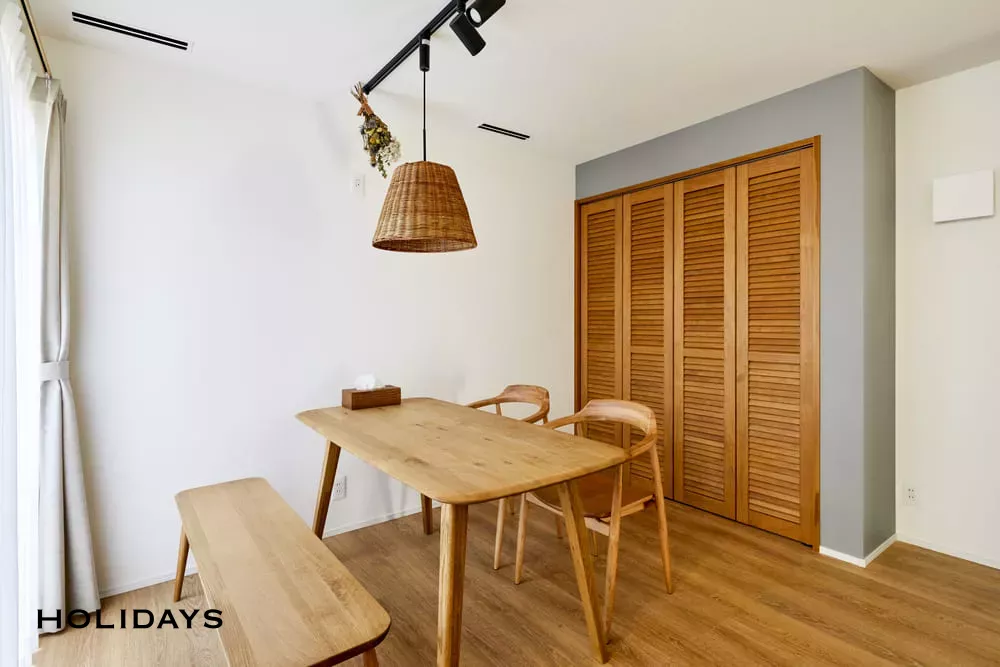 吹き抜けのキャットウォークが印象的なスパニッシュテイストの家