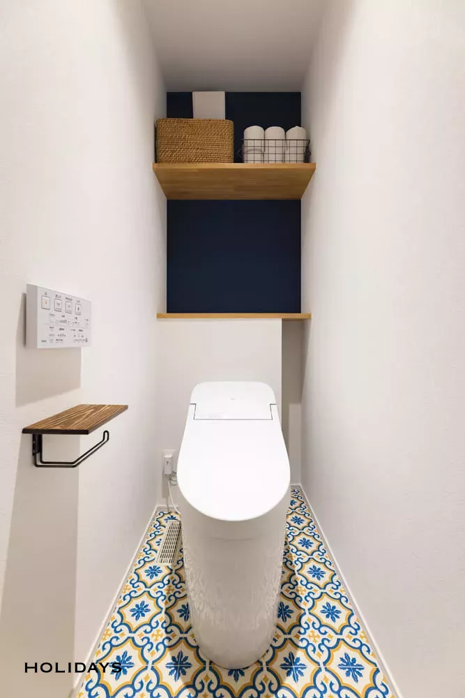 吹き抜けのキャットウォークが印象的なスパニッシュテイストの家