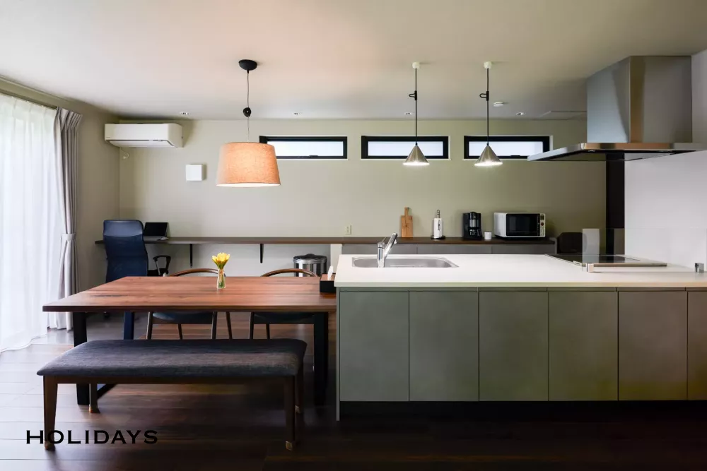 緑豊かな自然に溶け込むナチュラルモダンの家