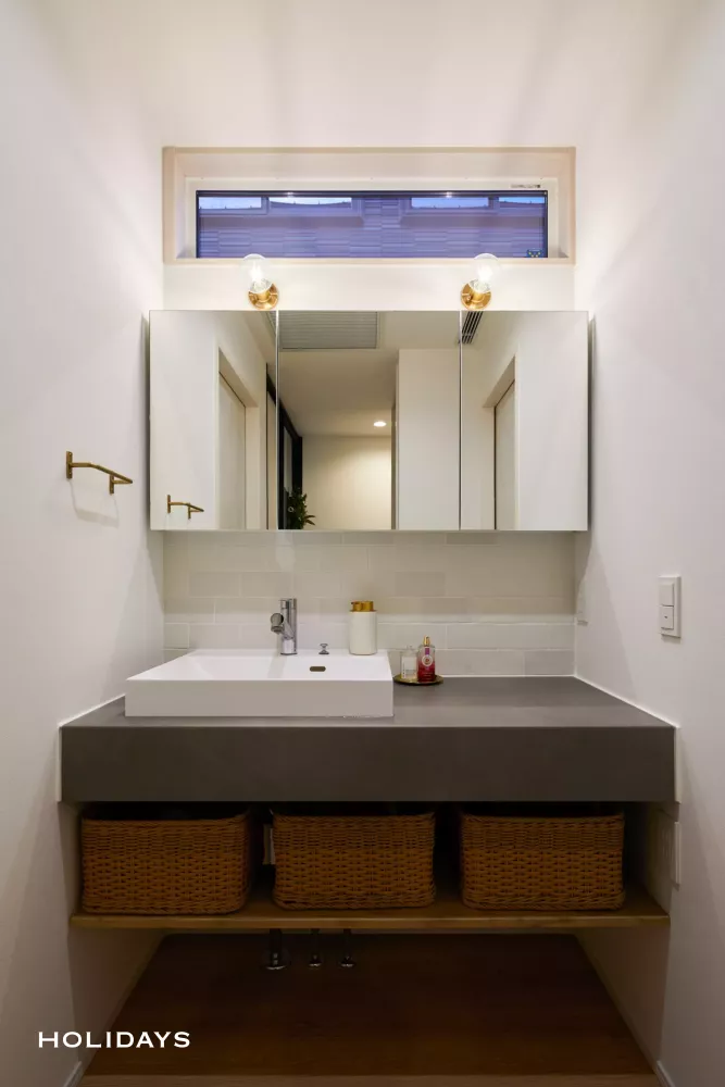 吹き抜けの高窓から太陽を感じる全館空調ハウス