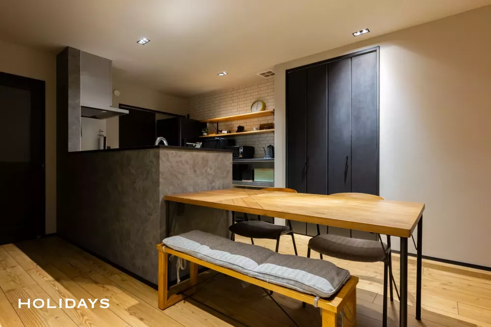 キャットウォークとスキップフロアが繋がる住まい