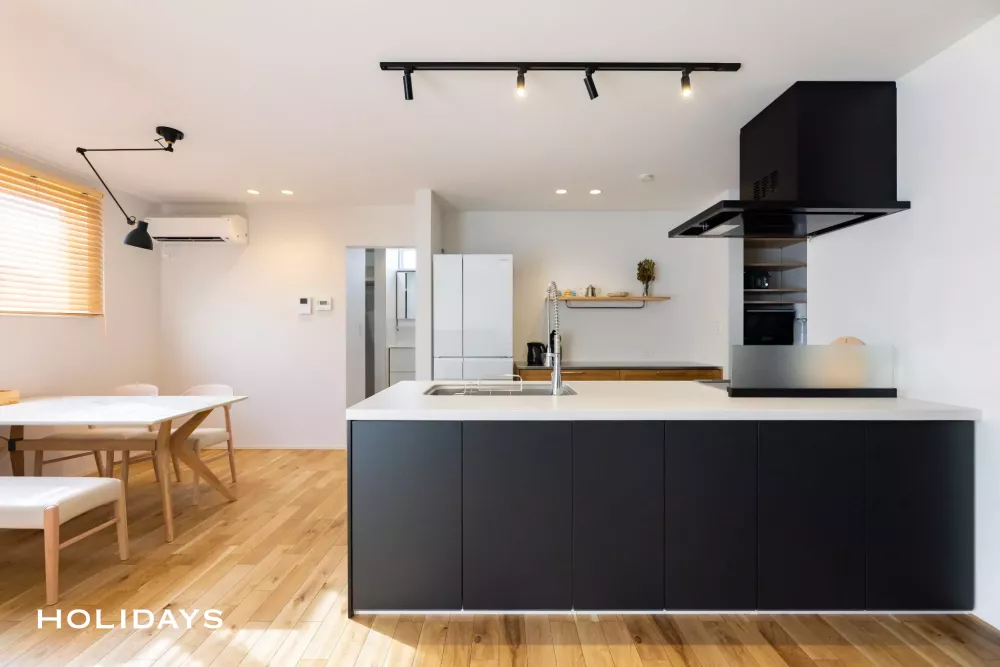 階段下ヌックとスキップフロアで家族団らんを