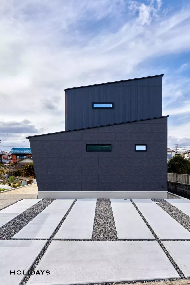 階段下ヌックとスキップフロアで家族団らんを