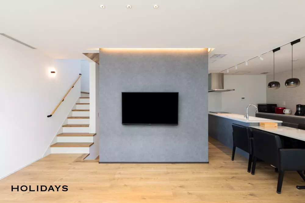 テレビ裏のヌックが遊び心をくすぐる全館空調の家