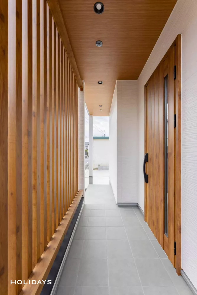 帰りたくなる玄関と回遊性の高さが魅力のガレージハウス