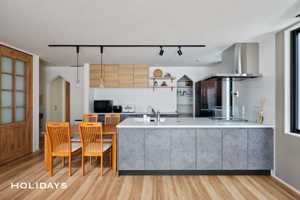 全館空調で玄関土間とリビングが繋がる開放的な住まい