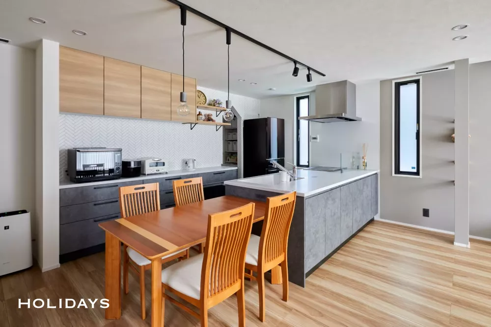 全館空調で玄関土間とリビングが繋がる開放的な住まい