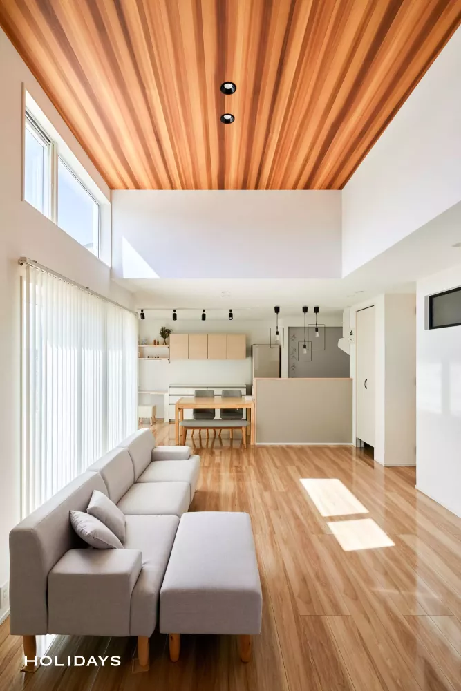 大開口の窓で開放感を演出したナチュラルモダンな家