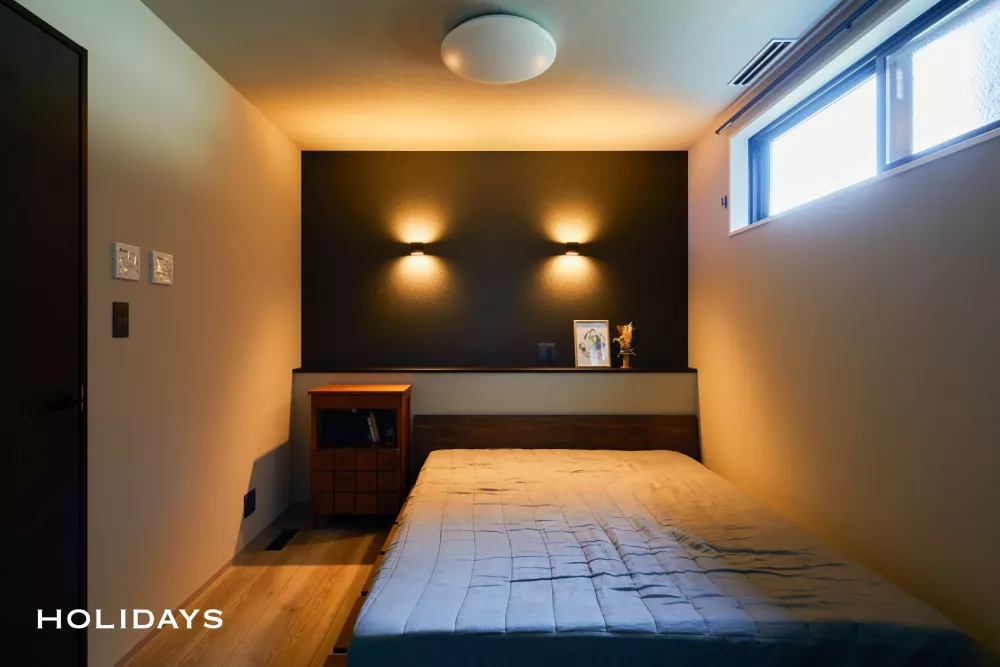 インナーバルコニーでアウトドアを愉しむグレイッシュな家