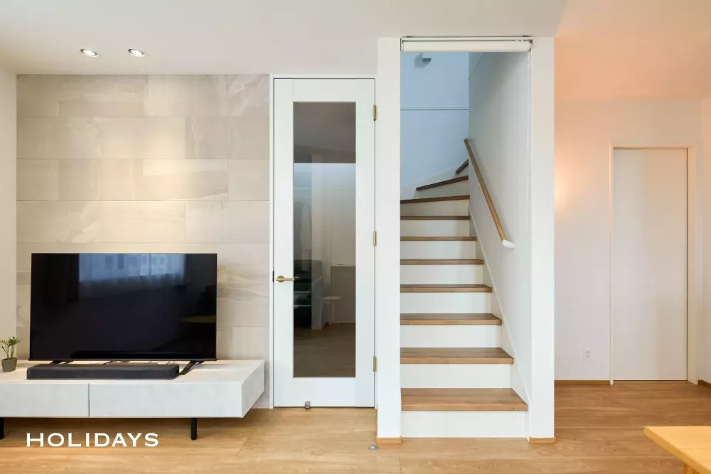 愛猫と暮らす、階段下空間を活かした北欧ナチュラルの家