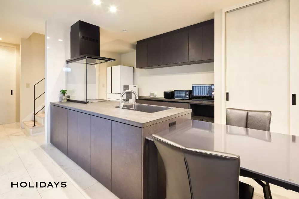 モノクロトーンでまとめた高級感のあるホテルライクな家