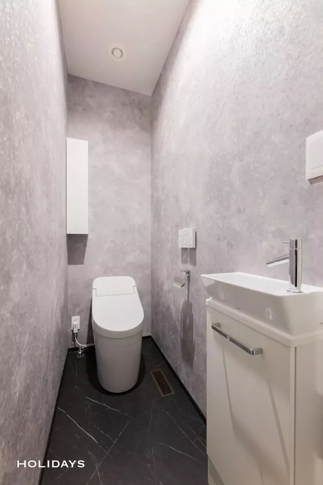 モノクロトーンでまとめた高級感のあるホテルライクな家