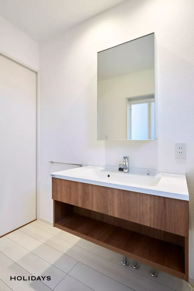 木のアクセントが映える家