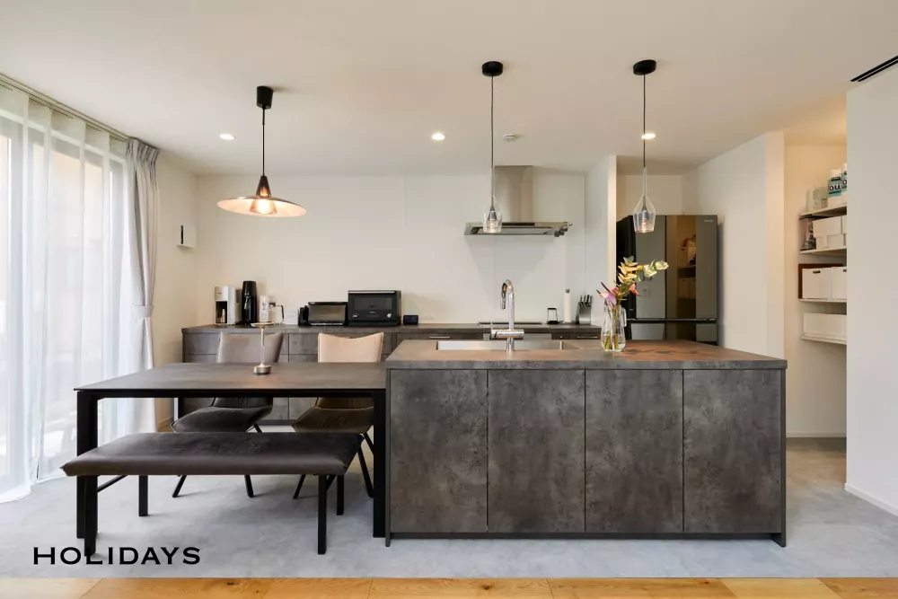 落ち着いた雰囲気の大人かっこいいナチュラルモダンな家