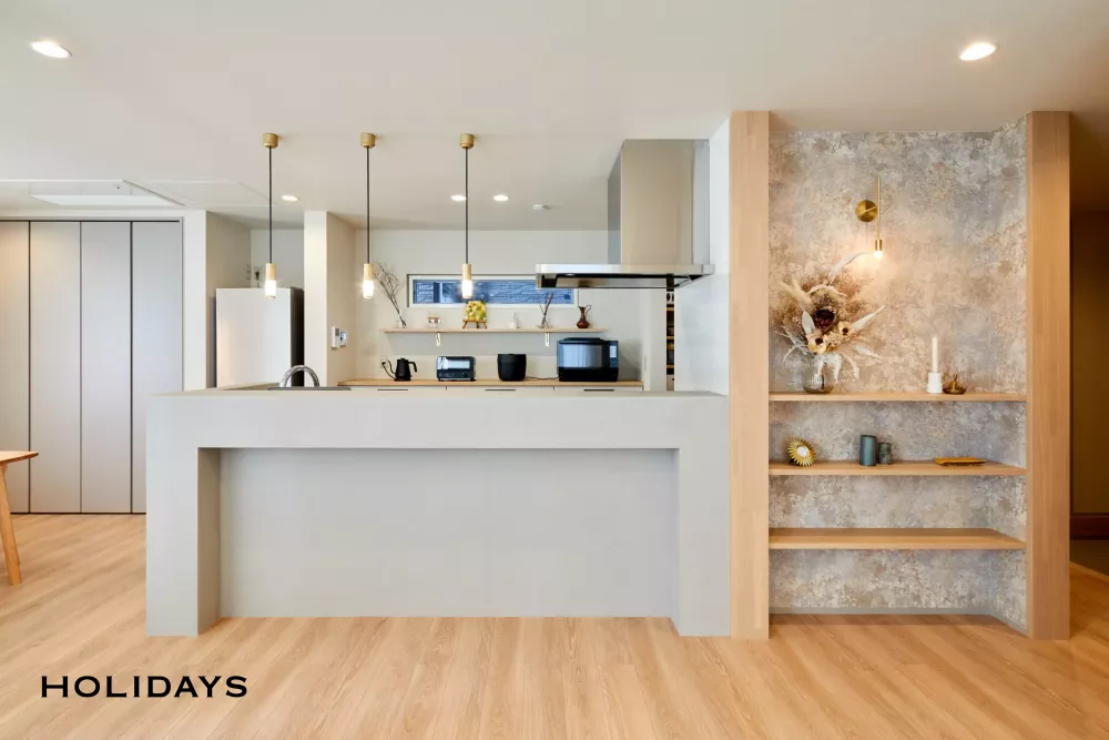 グレージュ×ライトブラウンのナチュラルモダンのお家