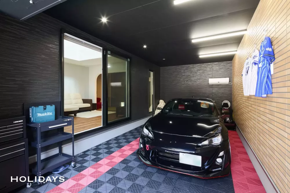 趣味の時間を楽しめる、開放的なリビングの家