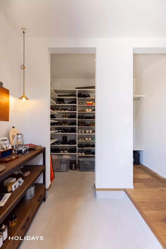 アウトドア×アンティークで木の質感を愉しむ