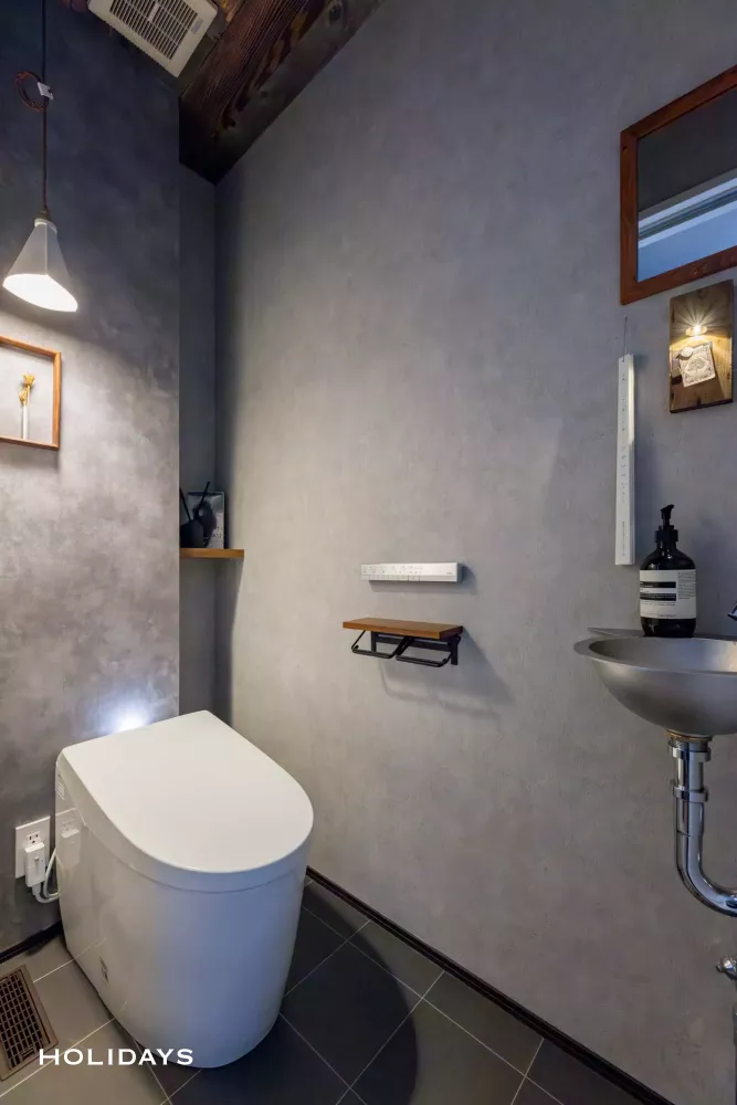 アウトドア×アンティークで木の質感を愉しむ