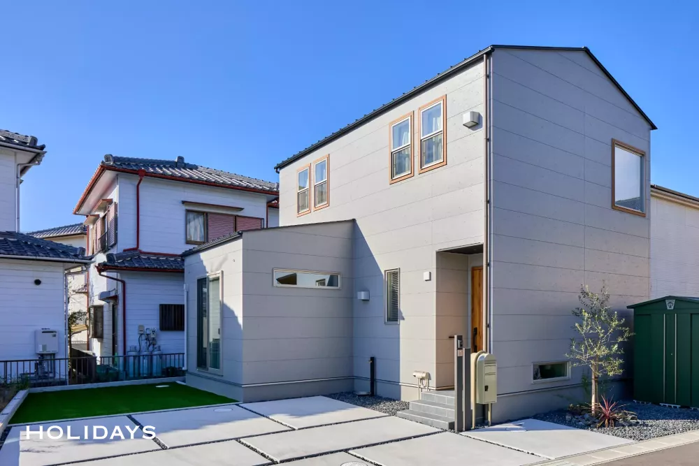 グレー×木目に海外風をプラス