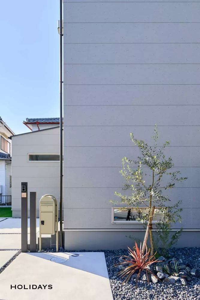 グレー×木目に海外風をプラス