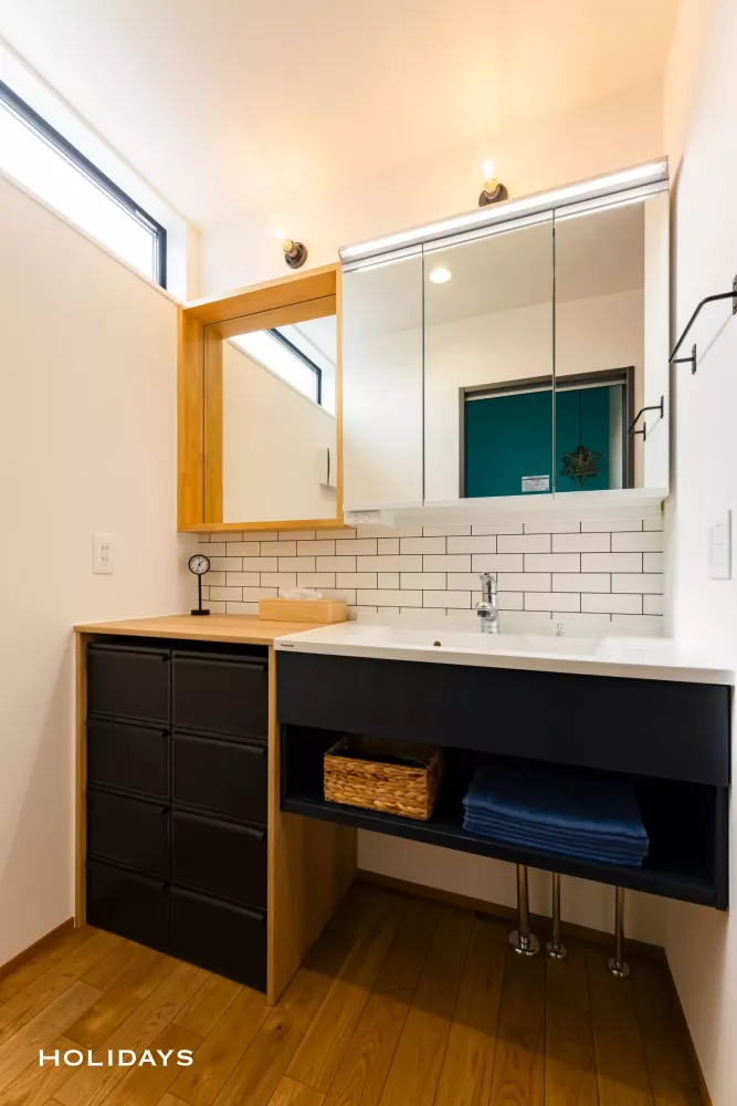 個性的なインテリアをミックスしたサーファーズスタイル