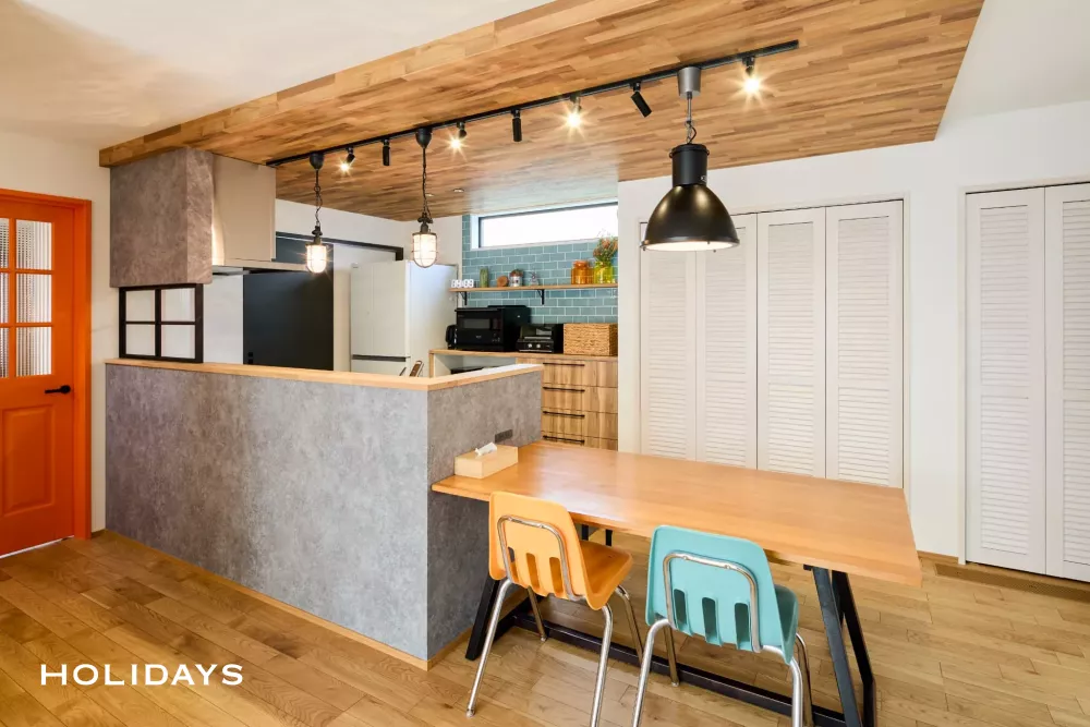 個性的なインテリアをミックスしたサーファーズスタイル