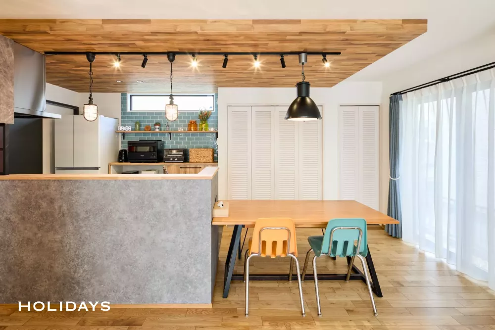 個性的なインテリアをミックスしたサーファーズスタイル