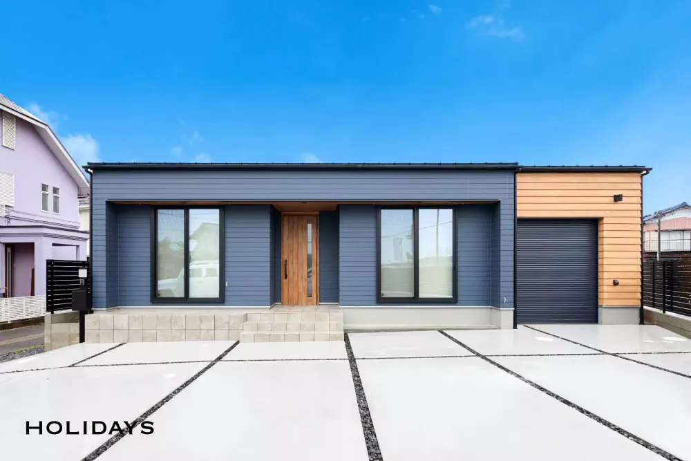 趣味を楽しむインナーガレージのある平屋