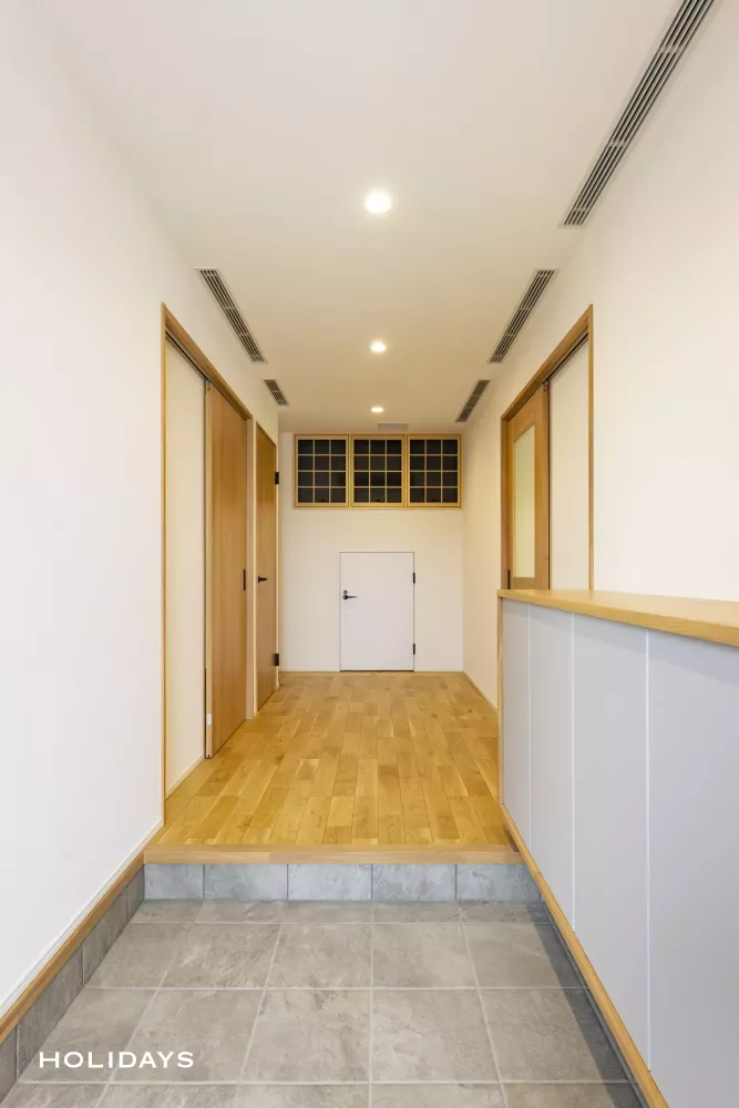 趣味を楽しむインナーガレージのある平屋