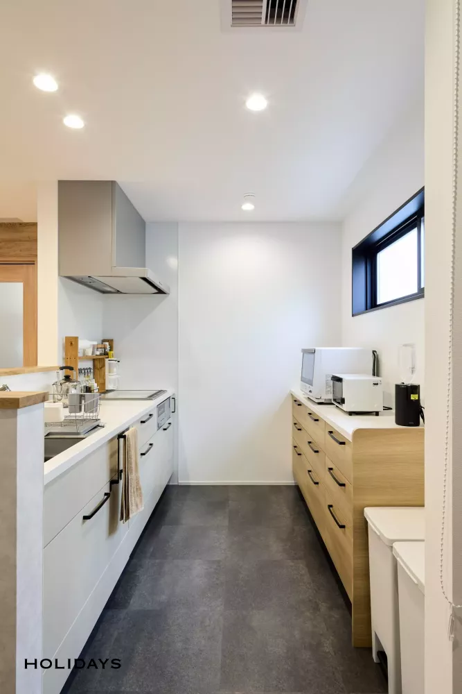 趣味を楽しむインナーガレージのある平屋