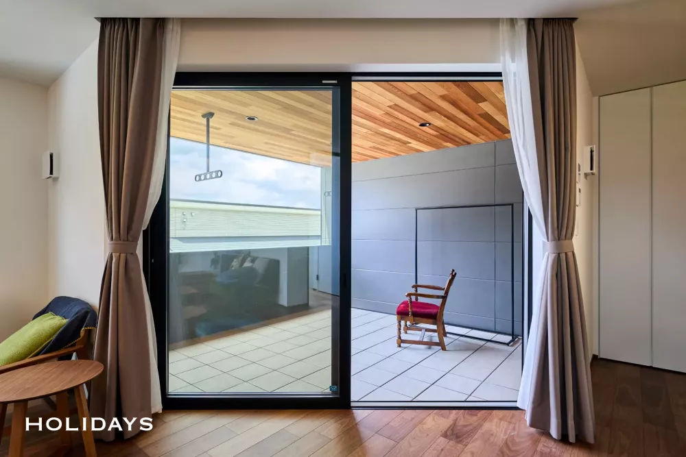 視線を気にせず寛ぐインナーバルコニーのある暮らし