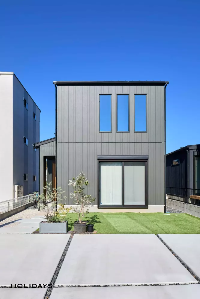 光射す土間、ミッドセンチュリーの家