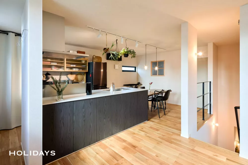 ガレージと無垢にこだわる、大人のアーバン・ナチュラル