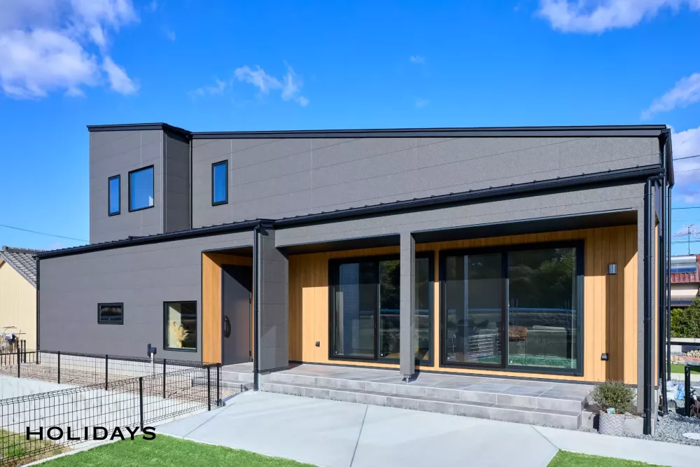 グレー×木目で整える、余白を楽しむ和モダン空間