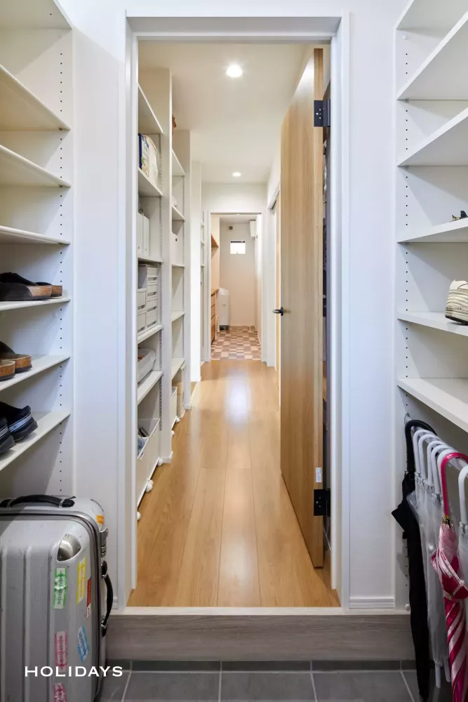 回遊性の高い間取り、ナチュラルテイストな家