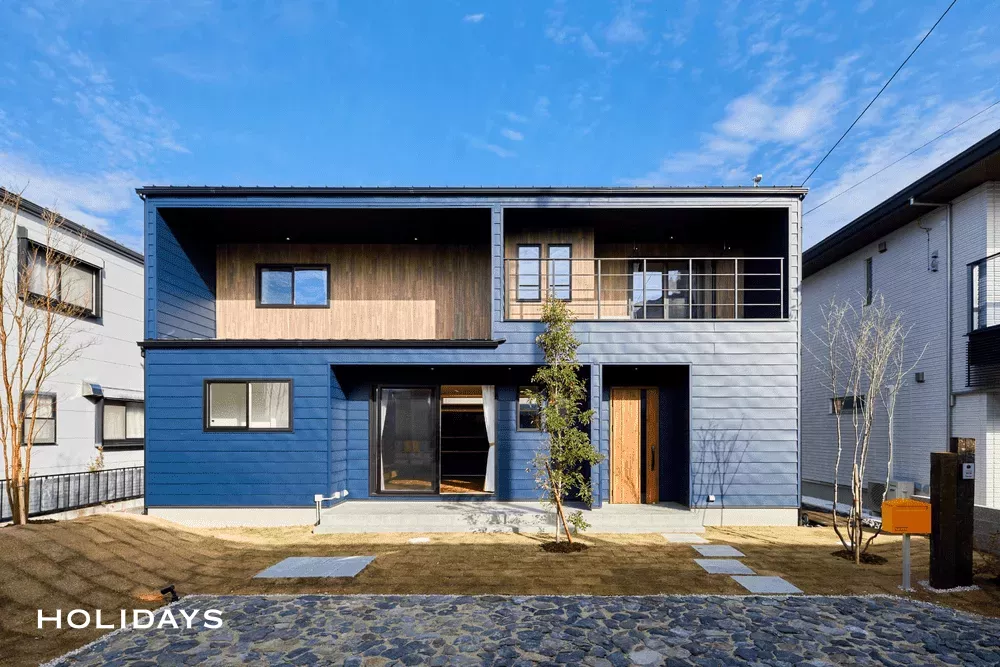 オーク×ネイビーが映える家