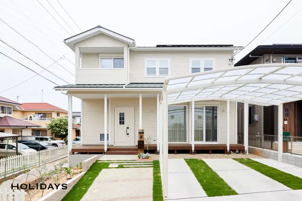 爽やかな海辺を思わせるカントリー風の家