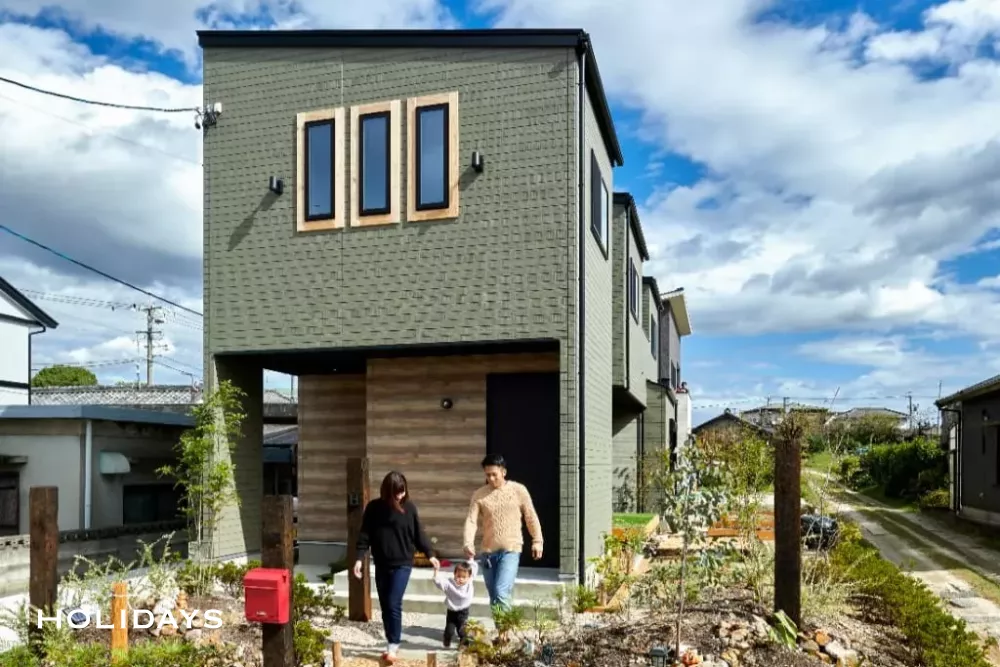 自然に囲まれて暮らす、多階層の家