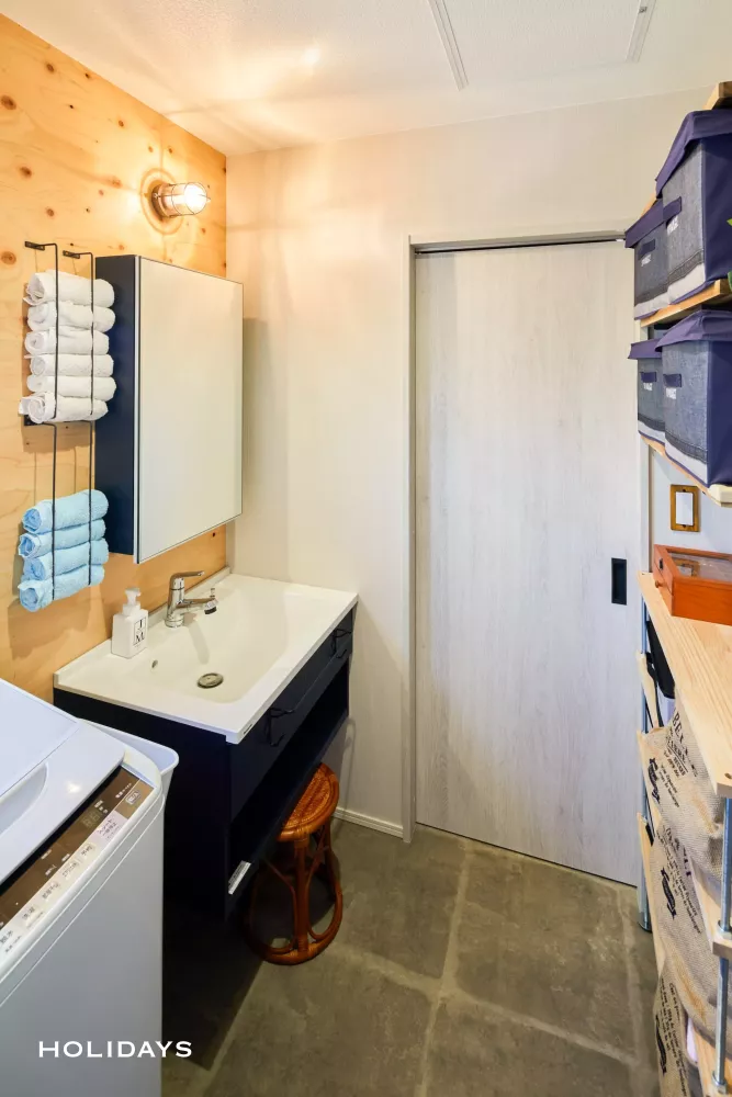 自然に囲まれて暮らす、多階層の家