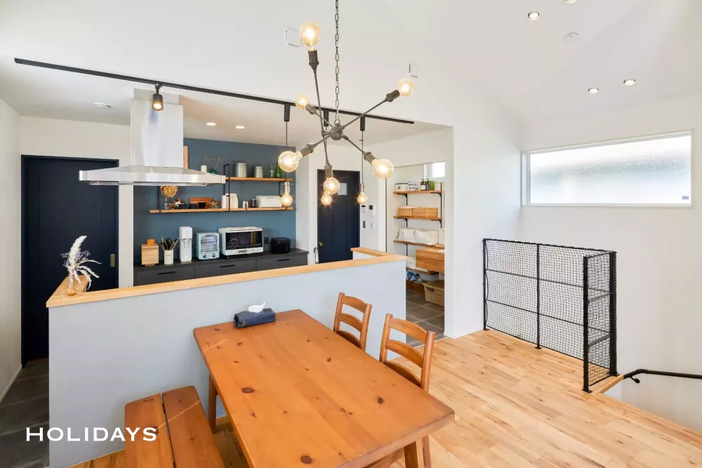 暖かな陽が差し込む2階リビングの家