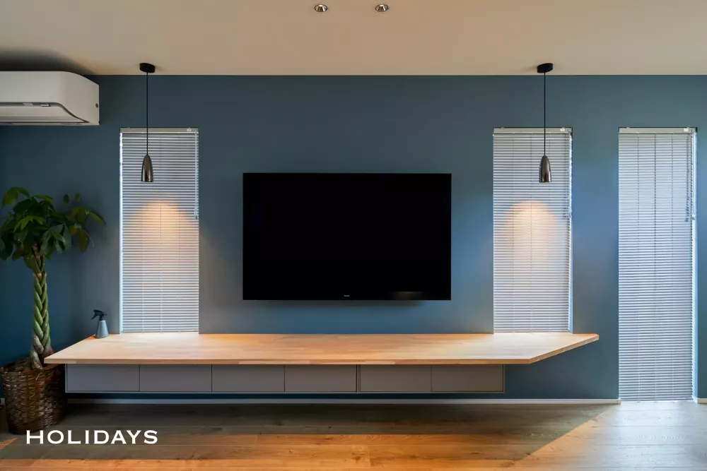 トレンドを押さえたスモーキーインテリアの家