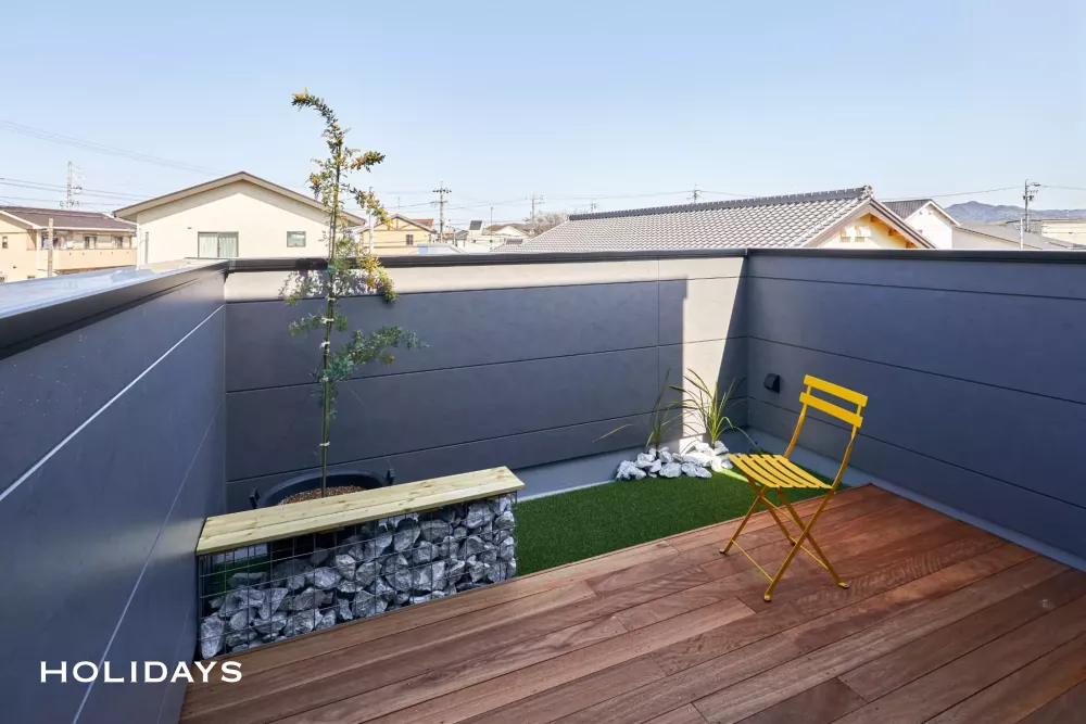 トレンドを押さえたスモーキーインテリアの家